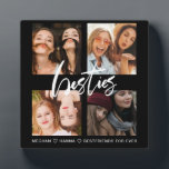 Plaque Photo Meilleurs amis Carré 4 Photos collage besties noir<br><div class="desc">Un grand cadeau pour célébrer votre amitié ! Une plaque photo noire avec vos 4 photos préférées,  personnalisée avec vos noms.</div>