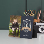 Plaque Photo Meilleurs Gramps Par Par | Golf Grand-père Photo<br><div class="desc">Célébrez un grand-père amoureux du golf cette Fête des pères ou la Journée des grands-parents avec cette magnifique plaque photo personnalisée. Design présente un badge sur le thème du golf portant les mots "Best Gramps By Par" avec des lauriers verts et un sac de golf, à côté d'une photo de...</div>