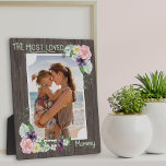 Plaque Photo Mommy Rustic Bois Floral Photo<br><div class="desc">Beau cadeau photo pour votre mère. Le modèle est mis en place prêt pour vous d'ajouter votre propre photo et vous pouvez également éditer "maman" à votre titre préféré (c.-à-d., maman, maman, maman etc), si vous le souhaitez. Cette aquarelle à motifs floraux présente un aspect rustique arrière - plan en...</div>