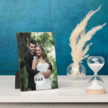 Plaque Photo Monogramme moderne<br><div class="desc">Une tenue de photo élégante et chic qui peut être personnalisée pour un cadeau unique.</div>