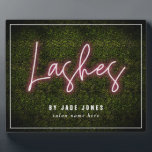 Plaque Photo Neon Lash Artiste Cosmetologue Professionnel<br><div class="desc">Panneau de néon rose inspiré "Lashes" sur un arrière - plan de boiseries de verdure inspiré avec texte blanc personnalisé.</div>
