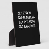 Plaque Photo No Kings No Masters No Tyrants No Fascists Style (Côté)