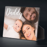 Plaque Photo Nous t'aimons papa cadeau photo personnalisé pour<br><div class="desc">Montrez votre amour et votre reconnaissance pour papa avec le cadeau photo personnalisé "We Love You Daddy" pour Papa Tabletop Easel Plaque. Cette plaque chaleureuse et personnalisée est une belle façon d'express votre gratitude et votre affection, ce qui en fait le cadeau parfait pour la Fête des pères, son anniversaire,...</div>