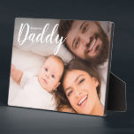 Plaque Photo Nous t'aimons papa cadeau photo personnalisé pour<br><div class="desc">Montrez votre amour et votre reconnaissance pour papa avec le cadeau photo personnalisé "We Love You Daddy" pour Papa Tabletop Easel Plaque. Cette plaque chaleureuse et personnalisée est une belle façon d'express votre gratitude et votre affection, ce qui en fait le cadeau parfait pour la Fête des pères, son anniversaire,...</div>