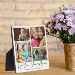 Plaque Photo Nous Vous Aimons Nana | Collage photo de Grandkids<br><div class="desc">Nous Vous Aimons Nana | Grandkids 4 Photo Collage Plaque — Faites votre propre cadre de 4 images personnalisées avec 4 photos et noms de petits-enfants préférés. Fait un cadeau de gardien précieux pour grand-mère pour l'anniversaire,  le jour de la mère,  la journée des grands-parents et d'autres jours spéciaux.</div>