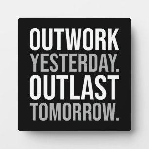Plaque Photo Outwork hier, outlast demain - Motivational