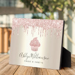 Plaque Photo Parties scintillant Cupcake rose Drives boulangeri<br><div class="desc">Présentez-vous à vos clients, avec cette plaque arrière élégante, sophistiquée, simple et moderne de marque de commerce personnalisé. Un cupcake en or brillant et rose, des gouttes de parties scintillant et une typographie manuscrite gris foncé recouvrent un arrière - plan à l'ombre d'or de champagne métallique. Personnalisez avec votre nom...</div>