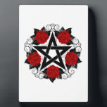 Plaque Photo Pentagramme aux roses rouges<br><div class="desc">Pentagramme noir avec motif,  décoré de fleurs,  roses rouges avec feuilles sur arrière - plan blanc. Style tatouage.</div>