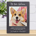 Plaque Photo Photo de chien de compagnie personnalisé Merci vét<br><div class="desc">Dites "Merci" à votre merveilleux vétérinaire avec une jolie plaque photo personnalisée pour animal de compagnie du chien! Personnalisez avec le nom de l'animal et sa photo préférée. Ce cadeau d'appréciation vétérinaire sera un trésor. Personnaliser pour Vet Assistant, Vet Tech ou titre vétérinaire. DROIT D'AUTEUR © 2020 Judy Burrows, Black...</div>