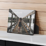 Plaque Photo Photo de famille Moderne Editorial Voyage Keepsaké<br><div class="desc">Avez-vous un voyage spécial, une aventure familiale ou une destination de voyage mémorable que vous avez entrepris? Notre plaque photo voyage en famille mémorable est parfaite pour capturer votre voyage spécial. Design moderne et minimaliste avec une typographie audacieuse fait d'une plaque photo de voyage en famille mémorable. Personnalisez avec votre...</div>