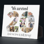 Plaque Photo Photo du vingtième anniversaire de mariage<br><div class="desc">Célébrez vos vingt ans de mariage avec notre plaque de bureau avec chevalet et collage de photos pour l'anniversaire de mariage de 20 ans. Ce collage élégant agence avec beauté 15 photos chéries en forme du chiffre "20", vous permettant de revivre les moments spéciaux de chaque mois de votre parcours...</div>