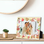 Plaque Photo Photo personnalisée Maison en pain d'épices Père N<br><div class="desc">Présentez notre plaque personnalisée Photo Sweet Père Noël Gingerbread House! Cette plaque personnalisée est la façon idéale de mettre en valeur l'esprit de Noël de votre famille et la décoration de votre maison pendant la période des fêtes. Avec un design de maison en pain d'épice Père Noël et une photo...</div>