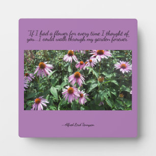Plaque Photo Plate-forme de tableau avec fleurs violettes Pensé