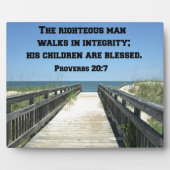 Plaque Photo Proverbes 20:7 Le juste marche dans l'intégrité (Devant)