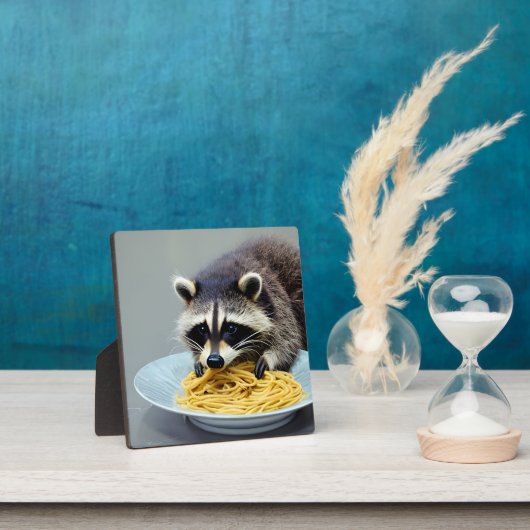Plaque Photo Raccoon mangeant Spaghetti (Insitu)