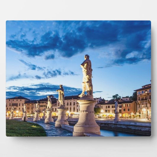 Plaque Photo Rangée de statues illuminées à Padova (Devant)