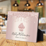 Plaque Photo Rose Gold Cupcake Parties scintillant Drives Pâtis<br><div class="desc">Présentez-vous à vos clients, avec cette plaque arrière élégante, sophistiquée, simple et moderne de marque de commerce personnalisé. Un cupcake en or brillant et rose, une typographie manuscrite de script et des gouttes de parties scintillant superposent un arrière - plan en or sombre en rose métallique. Personnalisez avec votre nom...</div>