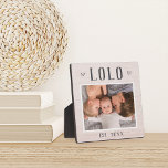 Plaque Photo Russe Personnalisé Lolo Grandpa Photo<br><div class="desc">La plaque de grand-père personnalisée pour la Fête des pères, les anniversaires ou la fête des grands-parents présente une photo préférée de son petit-enfant ou de ses petits-enfants avec "Lolo" ci-dessus en lettres rustiques. Personnalisez avec l'année où il est devenu grand-père en-dessous, ou ajoutez un message ou un nom personnalisé....</div>