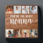 Plaque Photo Rustic Wood Photo personnalisée Vous êtes la meill<br><div class="desc">Une plaque de collage photo moderne et chic conçue avec huit photos customisées et une police de calligraphie script de "nonna" en bois rustique arrière - plan parfait comme cadeau pour votre vierge. (Photo avec l'aimable autorisation de Unsplash. Veuillez le remplacer par le vôtre.)</div>