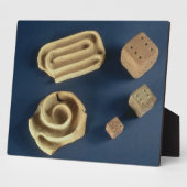 Plaque Photo Sandstone dice and terracotta maze game, Harappa, (Côté)