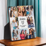 Plaque Photo Sisters Script Cadeau Pour Les Amis Photo Collage<br><div class="desc">La Plaque Collage Photo Sisters Script Gift for Friends est une belle façon de célébrer votre amitié chère. Doté d'un design de script élégant avec les mots "Soeurs", cette plaque vous permet de télécharger vos photos préférées ensemble, en créant un saké personnalisé et chaleureux. Parfait pour les anniversaires, les vacances,...</div>