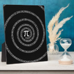 Plaque Photo Spirale pour Pi sur Décor noir<br><div class="desc">Un Spiral de Pi sur un décor noir. Un design simple inspiré par la solution pi, une succession de nombres qui fait pour un grand don humoristique pour le mathématicien, le geek, l'esprit curieux. Idéal pour un étudiant, un enseignant, un ingénieur ou toute personne qui a cette chose avec des...</div>