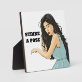 PLAQUE PHOTO "STRIKE A POSE" DAME ASIATIQUE (Recto)