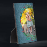 Plaque Photo Tablette de courge à feuilles<br><div class="desc">Une couronne de branches de pin, de baies et de feuilles sur un arrière - plan en denim bleu entoure votre photo préférée sur cette plaque de table qui a un chevalet intégré pour un affichage facile. Idéal comme cadeau ou pour afficher votre photo préférée dans votre propre maison. Vos...</div>