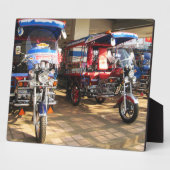 Plaque Photo Tuk Tuk Showroom ... Udon Thani, Isaan, Thaïlande (Côté)