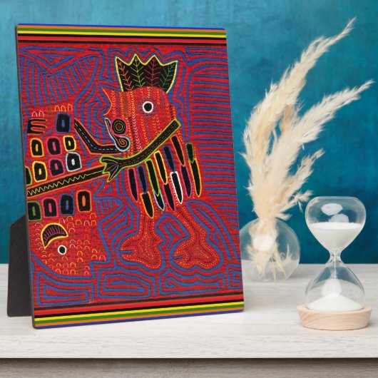 Plaque Photo Un coq met à l'échelle un poisson avec une Machete (Côté)