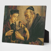 Plaque Photo Un rabbin attache les Phylacteries au bras d'un ga (Côté)