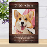 Plaque Photo Vétérinaire Merci personnalisé chien animal de com<br><div class="desc">Dites "Merci" à votre merveilleux vétérinaire avec une jolie plaque photo personnalisée pour animal de compagnie du chien! Personnalisez avec le nom de l'animal et sa photo préférée. Ce cadeau d'appréciation vétérinaire sera un trésor. Personnaliser pour Vet Assistant, Vet Tech ou titre vétérinaire. DROIT D'AUTEUR © 2020 Judy Burrows, Black...</div>