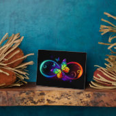 Plaque Photo Vibrant infinity with rainbow butterfly on black (Côté)
