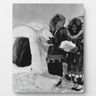 Plaque Photo Vintage USA Alaska igloo builders 1970