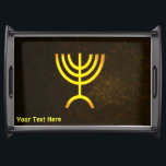 Plateau Flamme de Menorah<br><div class="desc">Un rendu numérique brun et or de la menorah juive à sept branches (hébreu : מְ נ וֹ רָ ). Customisez en ajoutant votre propre texte. La menorah à sept branches, utilisée dans le sanctuaire portatif mis en place par Moïse dans le désert et plus tard dans le Temple de...</div>