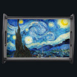 Plateau La nuit étoilée par Vincent Van Gogh<br><div class="desc">Le tableau est dominé par un ciel nocturne rempli d'étoiles et de lune. Il occupe les trois quarts de l'image et semble turbulent, voire agité, avec des motifs intensément tourbillonnants qui semblent rouler à travers sa surface comme des vagues. Il est tapissé d'orbes brillantes, dont la lune du croissant à...</div>