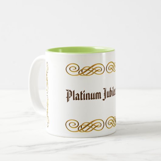 Platinum Jubilee 2022 Gold Tweekleurige Koffiemok (Voorkant links)