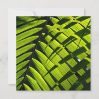 Platte kerstkaart met groene palmbladeren