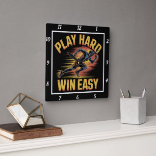 Play Hard Win Easy Runner Vierkante Klok