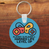Player 1 & 2 Married Gamer Level Up Art Sleutelhanger (Achterkant)