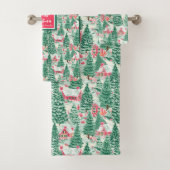 Playful bright pink green Christmas preppy towel (En situation)