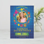 Playful Kids Birthday Invitation – Doodle Party (Debout devant)