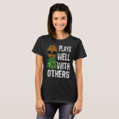 Plays Well With Others Upside Down Pineapple Funny T-shirt (Voorkant volledig)