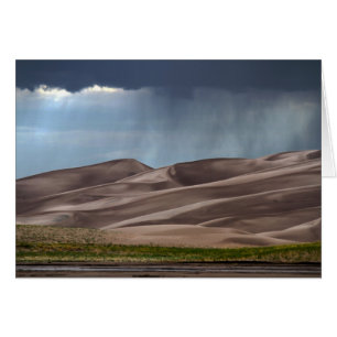 Pluie sur les grandes dunes de sable