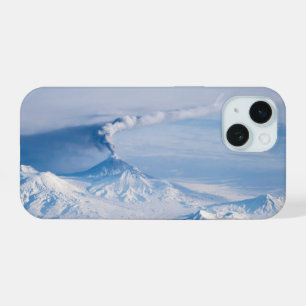 Pluim afkomstig van de vulkaan Kliuchevskoi. iPhone 15 Hoesje