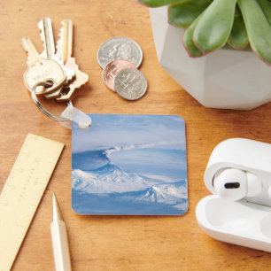 Pluim afkomstig van de vulkaan Kliuchevskoi. Sleutelhanger