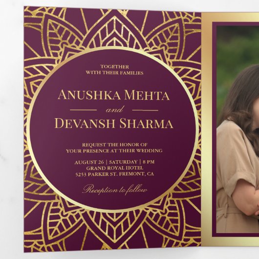 Plum and Gold Ethnic Mandala Indian Wedding Drieluik Uitnodiging (Binnenzijde eerst)