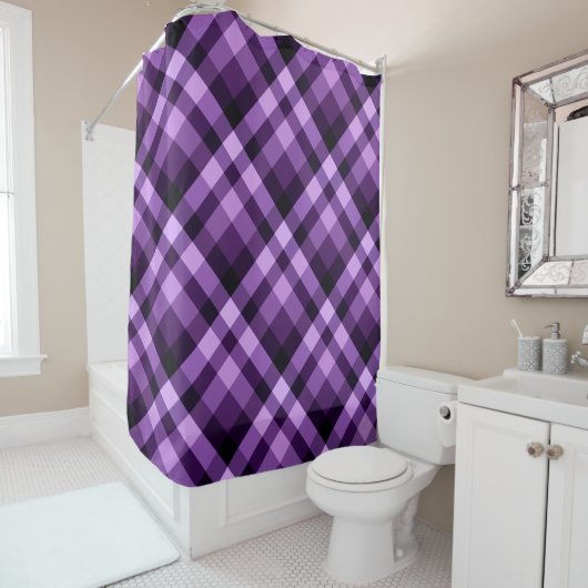Plum moderne violet Plaid Motif rideau de douche (En situation)