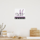 Plum Paars Damask Monogram Wedding Reception Poster (Keuken)