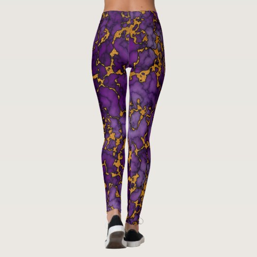 Plum Paarse en gouden marmeren textuur ontwerp Leggings (Achterkant)